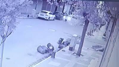 Mardin’in Kızıltepe ilçesinde motosiklet ile otomobilin çarpması güvenlik kamerasına yansırken,