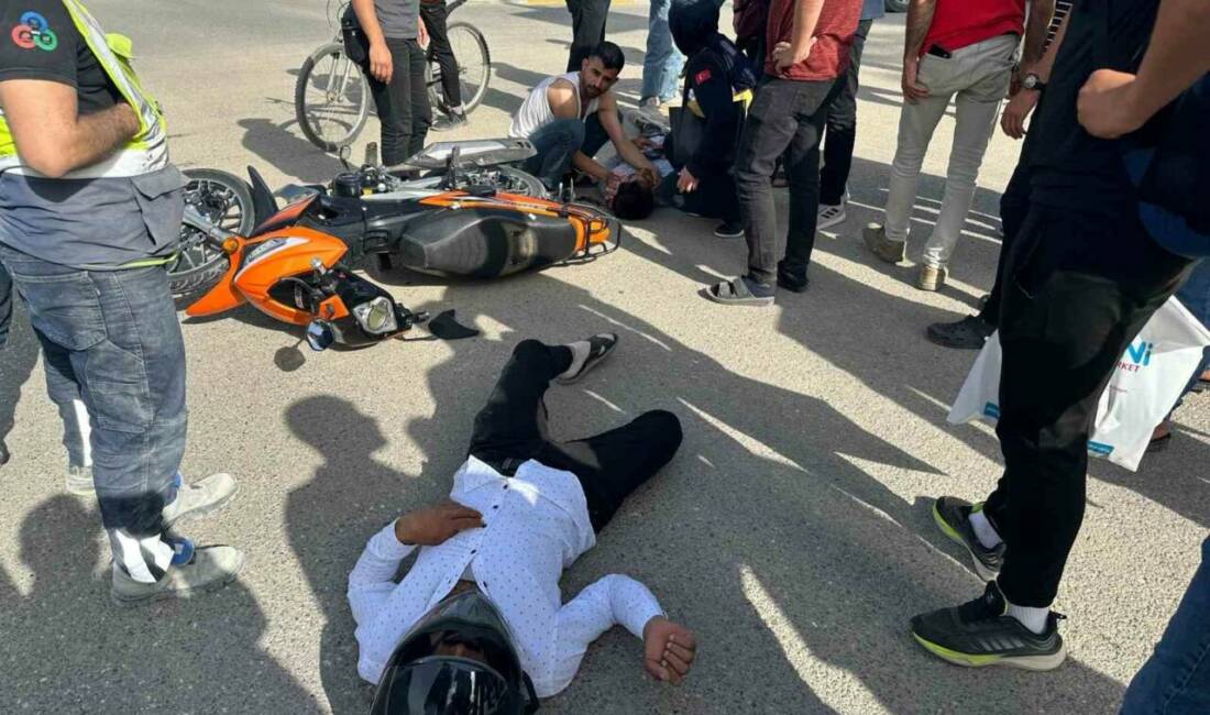 Adıyaman'da otomobil ile motosikletin çarpışması sonucu meydana gelen kazada 2