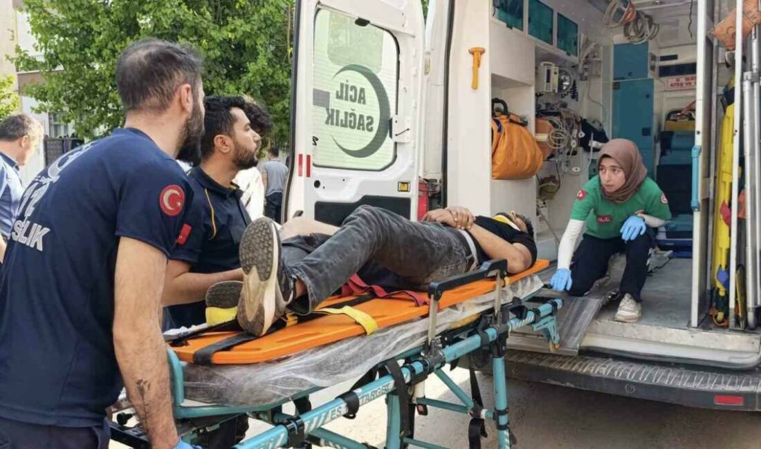 Adıyaman’da otomobil ile motosikletin çarpışması sonucu meydana gelen kazada 2