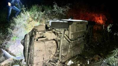 Adıyaman'ın Besni ilçesinde meydana gelen kazada, otomobilin şarampole yuvarlanması sonucu