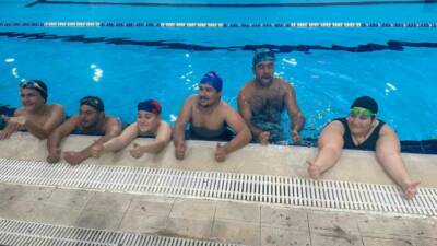 Adıyaman’da özel sporcuların katıldığı renkli yüzme yarışmalarında, Engelliler Haftası kapsamında