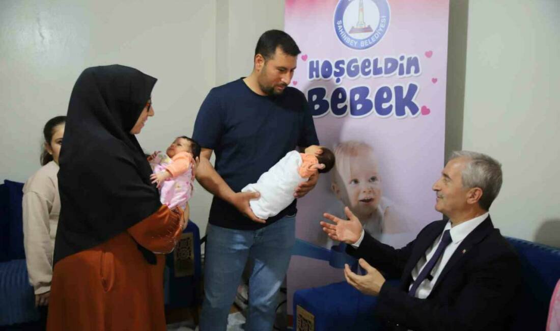 Gaziantep'in Şahinbey ilçesinde ikiz bebek sahibi olan Saadet ve Cuma