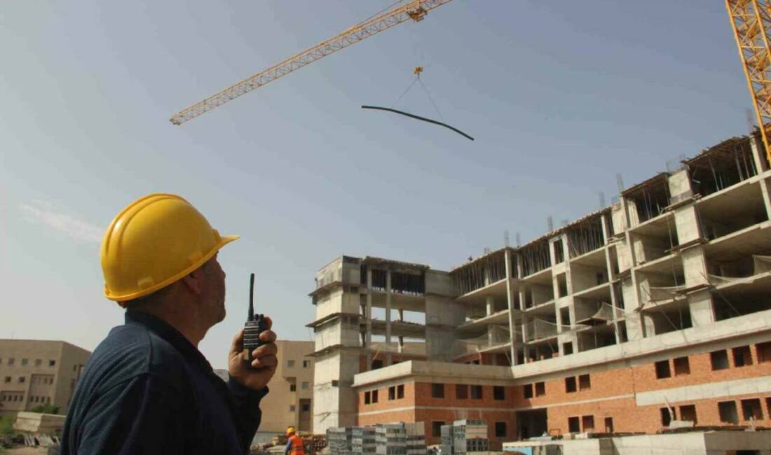 Şanlıurfa’da inşaat işçileri, 1 Mayıs Emek ve Dayanışma Günü’nde de