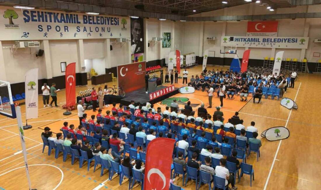 Şehitkamil Belediyesi tarafından düzenlenen turnuvalarda dereceye giren sporcular ödüllerini aldı.