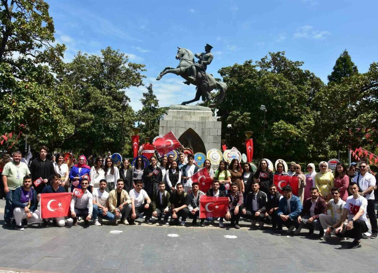 Şehitkamil Belediye Başkanı Umut Yılmaz, bin 200 gence verdiği Samsun