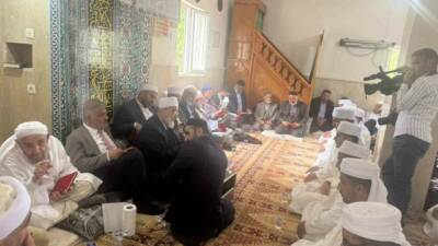 Kurtalan ilçesinin Gözpınar köyünde 16 medrese talebesi, uzun bir eğitim