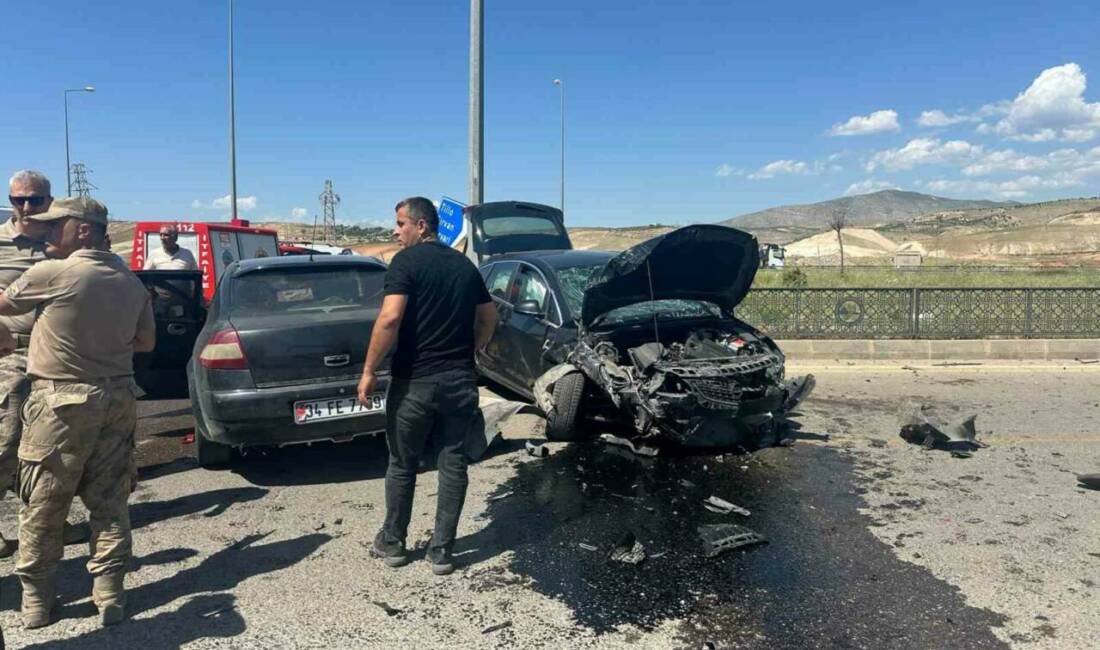 Siirt Çevre Yolu’nda meydana gelen trafik kazasında 1’i ağır olmak