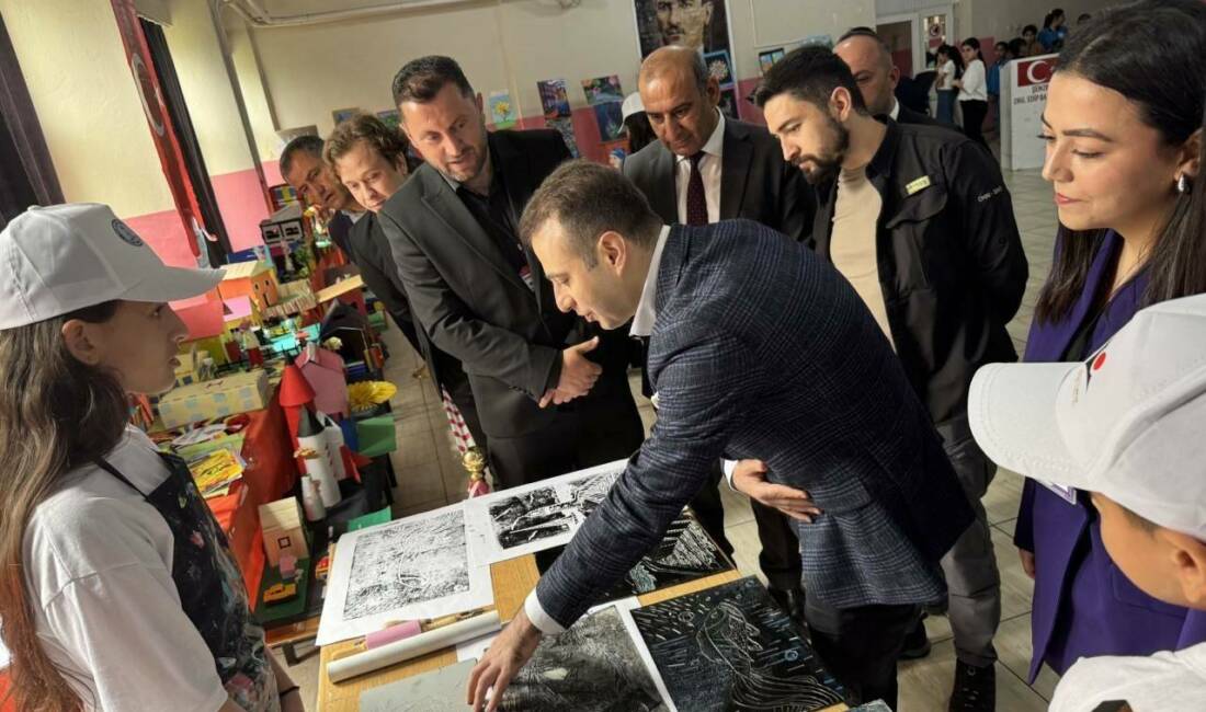 Şırnak'ın Uludere ilçesinde düzenlenen bilim şenliğinde öğrenciler, 12 özgün proje