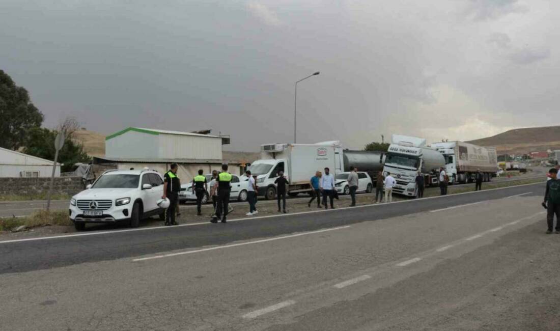 Şırnak'ın Cizre ilçesinde meydana gelen zincirleme kazada 3 otomobil, 1