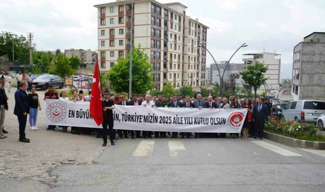 Şırnak'ta Uluslararası Aile Günü dolayısıyla Aile Yürüyüşü düzenlendi. 2025 Aile