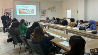 Şırnak’ta ebelere yönelik "Doğuma Hazırlık Eğitimi" düzenlendi.