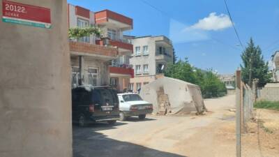 Adıyaman’da, sokak ortasına kurulan ve daha sonra kaldırılmayan bir çadır,