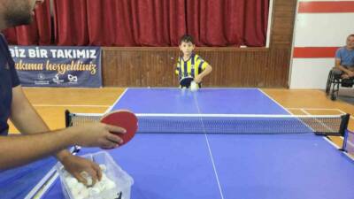 Adıyaman’da depremde sağ kolu ampute olan 9 yaşındaki Ertuğrul Ekinci,