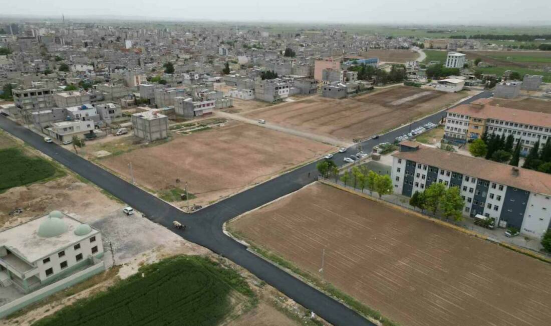 Şanlıurfa Büyükşehir Belediyesi, Suruç ilçesinde yaptığı sıcak asfalt çalışmalarıyla vatandaşların