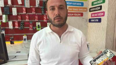 Gaziantep’te tamir sırasında cep telefonu bataryası alev alarak patladı. O
