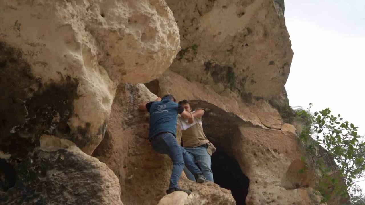 Şırnak'taki apartman mağaraları, tarihi ve doğal yapısıyla ilgi çekiyor. Mağaralar,
