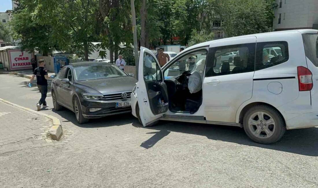 Adıyaman'da ters yöne giren bir aracın diğer bir araçla çarpışması