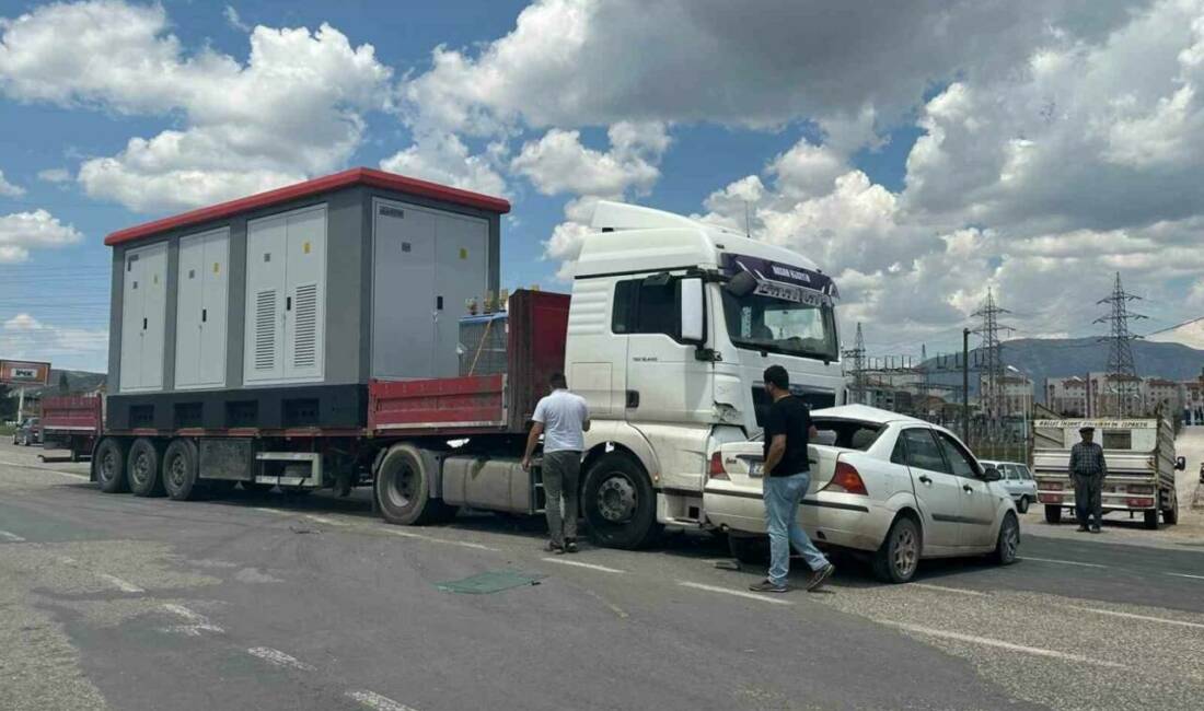 Adıyaman’ın Gölbaşı ilçesinde tır ile otomobilin çarpışması sonucu meydana gelen
