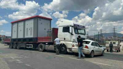 Adıyaman’ın Gölbaşı ilçesinde tır ile otomobilin çarpışması sonucu meydana gelen