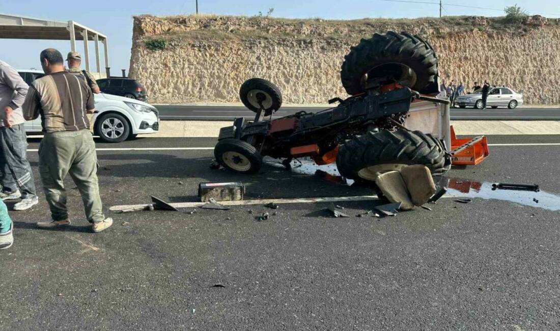 Mardin'in Midyat ilçesinde otomobil ile traktörün çarpışması sonucu 3 kişi
