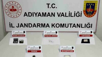 Adıyaman İl Jandarma Komutanlığı ekiplerince yapılan uyuşturucu denetiminde 15 şahsa