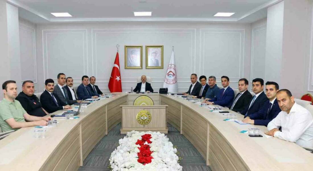 Adıyaman’da vali Yardımcıları Değerlendirme Toplantısı Vali Osman Varol başkanlığında gerçekleştirildi.