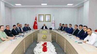 Adıyaman’da vali Yardımcıları Değerlendirme Toplantısı Vali Osman Varol başkanlığında gerçekleştirildi.