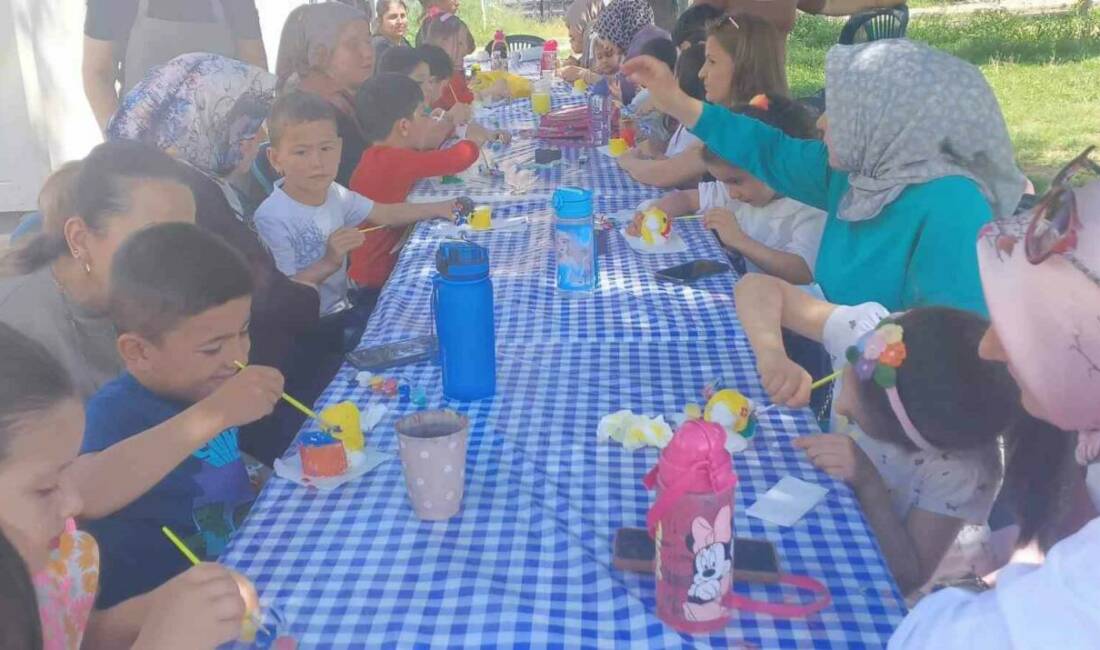 Adıyaman'ın Gölbaşı ilçesinde el işi tasarım çalışmaları büyük ilgi görüyor.