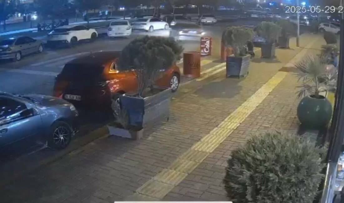 Şanlıurfa'nın Viranşehir ilçesinde, gece saatlerinde yaşanan trafik kazasında kontrolden çıkan
