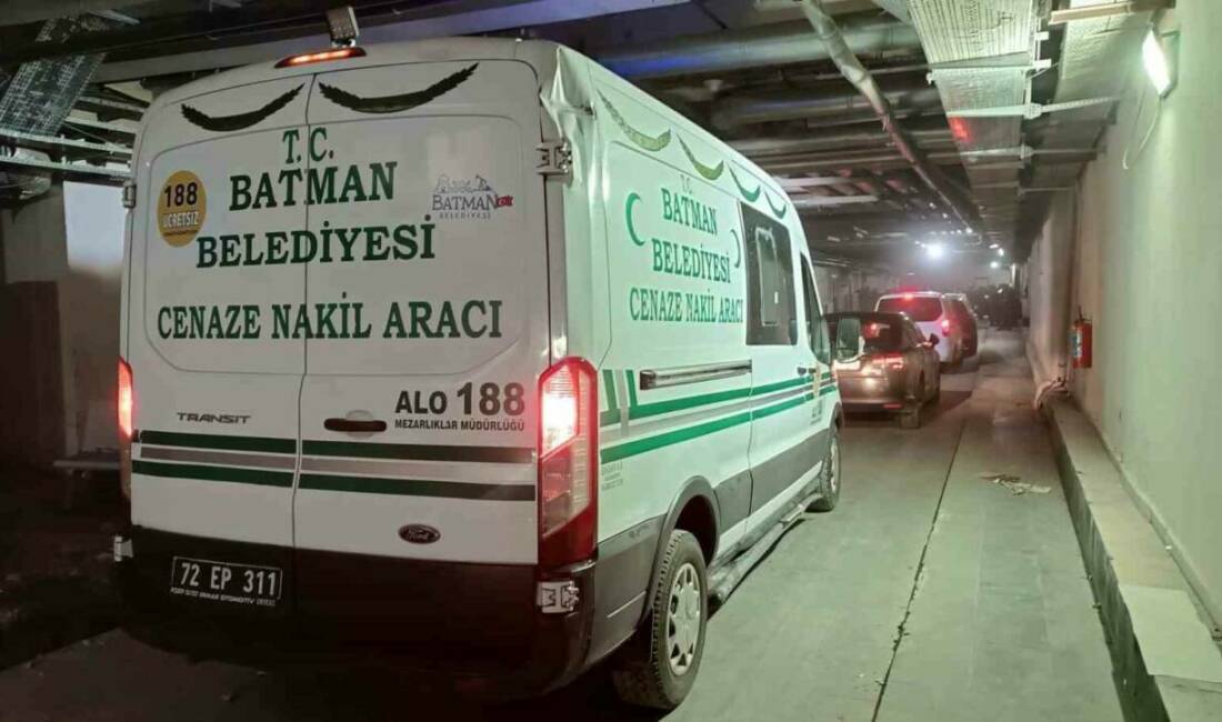 Batman'ın Cudi Mahallesi'nde minibüsün çarpması sonucu ağır yaralanan ve hastanede