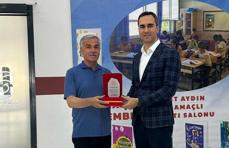 Samsat ilçesinde, yazar ve şair Fahrettin Çelik'e eğitime sağladığı katkılardan