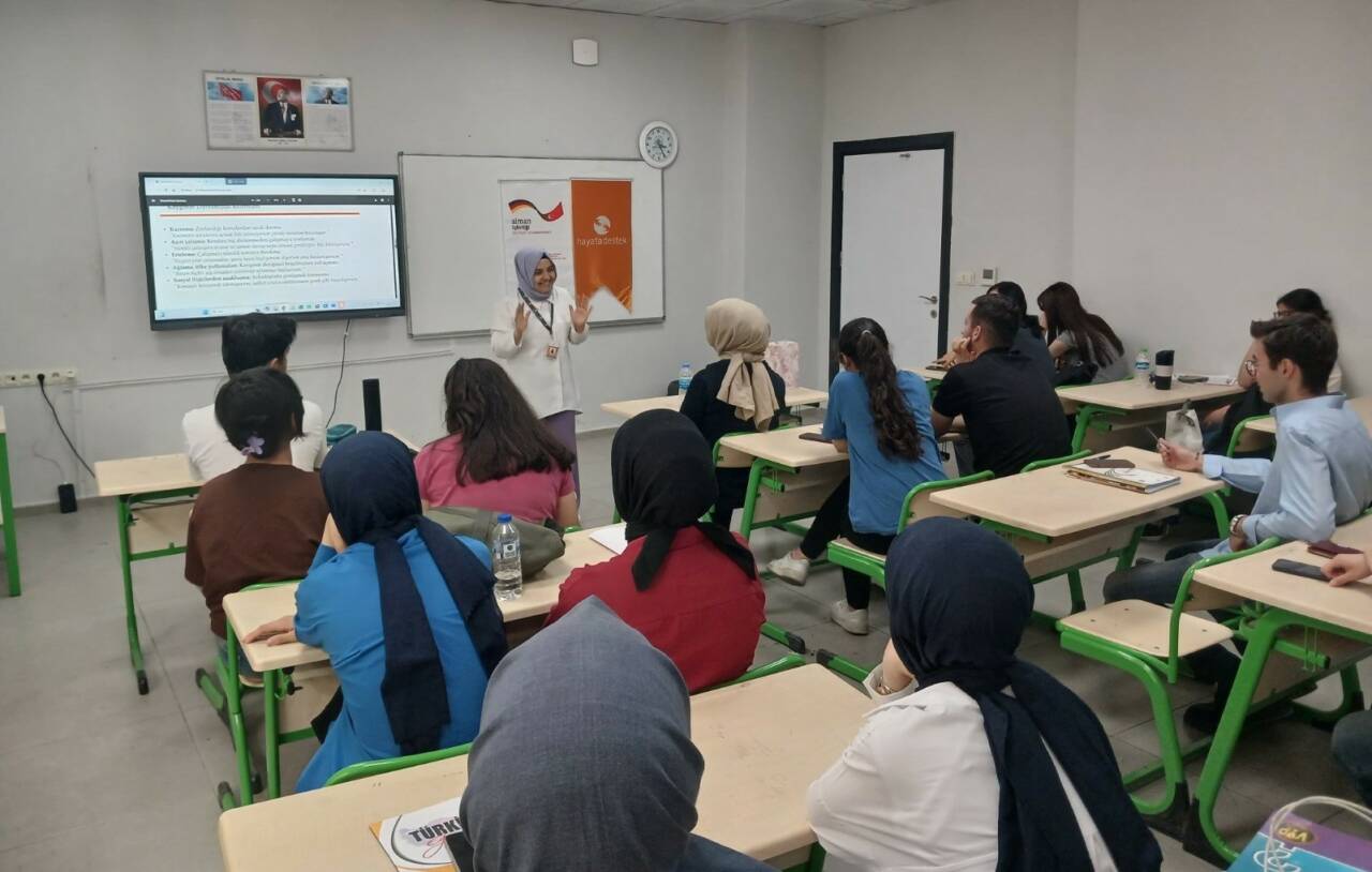 Adıyaman Belediyesi Kültür ve Eğitim Merkezi (AKEM)’nde YKS’ye hazırlanan öğrencilerin