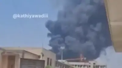 Son dakika: Hindistan'ın Ahmedabad Havalaanı'nda yolcu uçağının düştüğü bildiriliyor. Uçakta