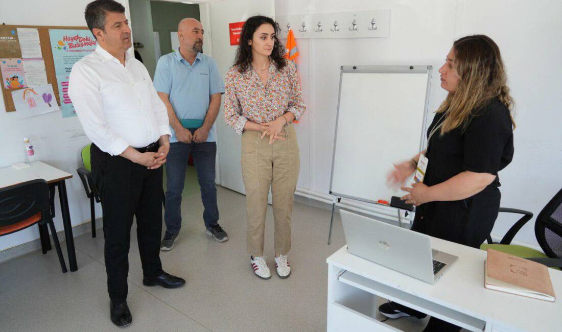 Adıyaman Belediye Başkanı Abdurrahman Tutdere, 6 Şubat depremlerinin ardından ailelere