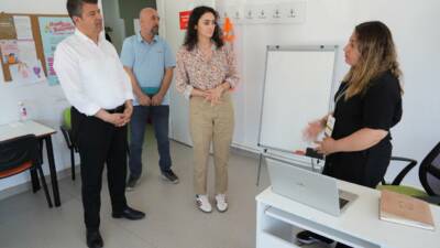 Adıyaman Belediye Başkanı Abdurrahman Tutdere, 6 Şubat depremlerinin ardından ailelere