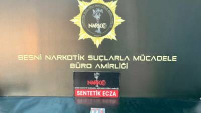Besni'de yürütülen narkotik çalışmalar kapsamında, 2 şüphelinin üzerinden 6 adet
