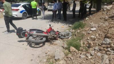 Adıyaman’da, otomobil ile motosikletin çarpışması sonucu 1 kişi yaralandı.