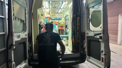 Adıyaman’da duran araca çarpan motosiklet sürücüsü yaralandı.