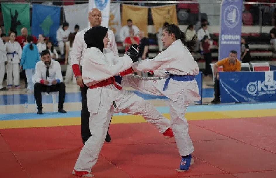 Adıyamanlı sporcu Emine Bozkurt, Ju Jitsu Türkiye Şampiyonası’ndan çifte altın
