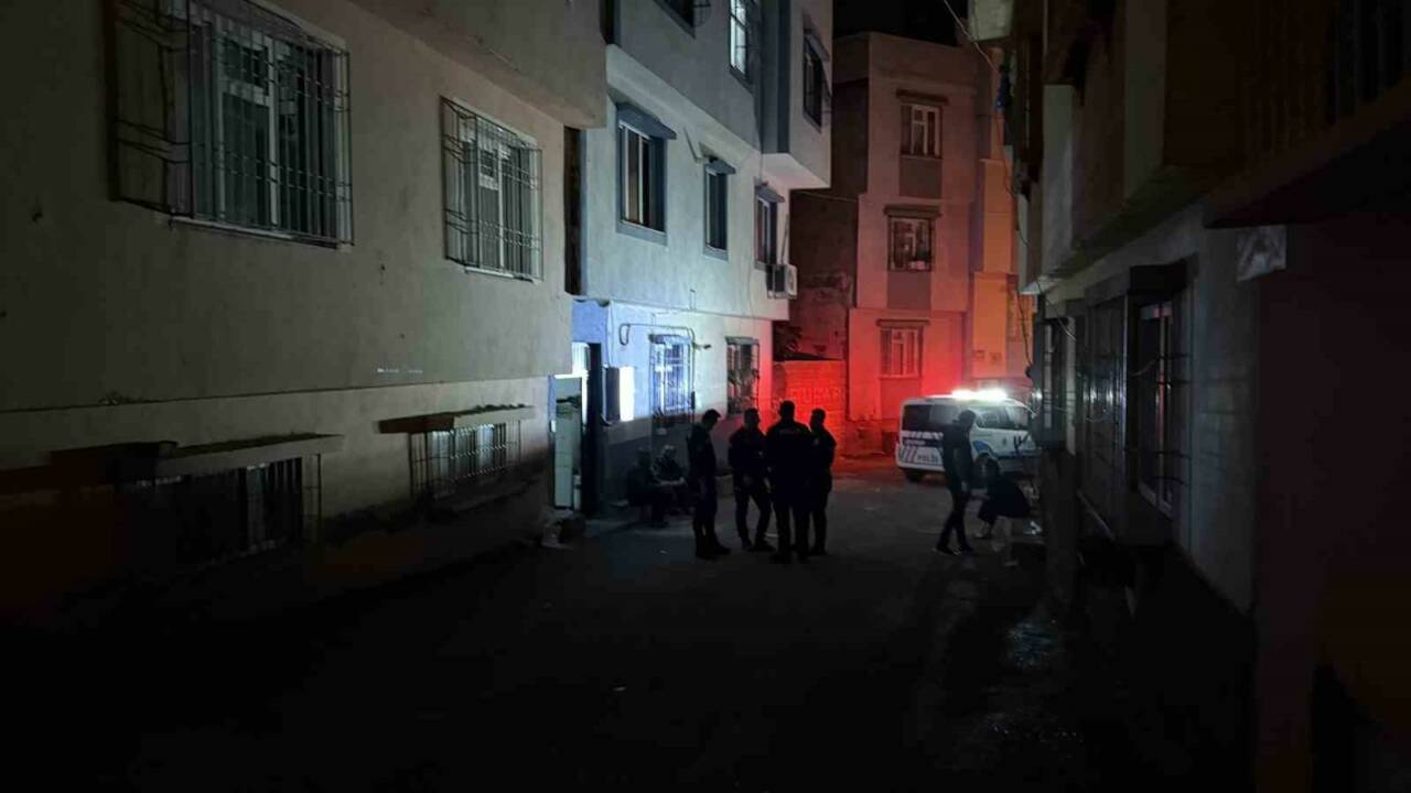 Gaziantep’te yakınlarının uzun süre haber alamadığı anne ve kızı, evde