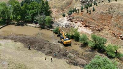 Gaziantep’in Araban ilçesi Sıtma Pınar Çayı’nda temizlik çalışması yapıldı. Çalışma