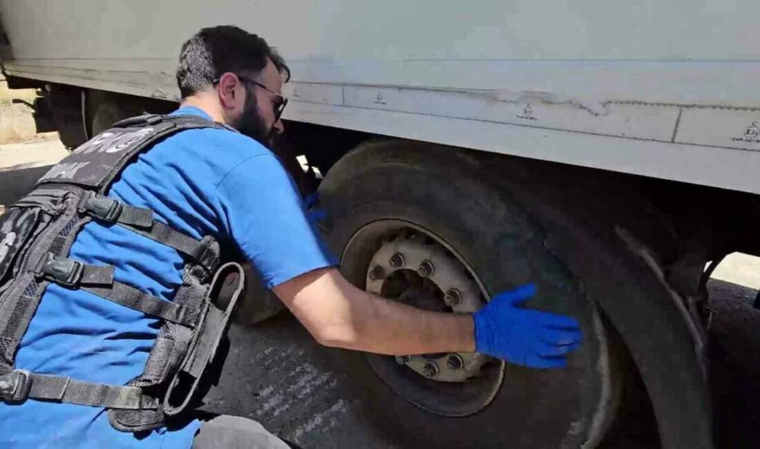 Şırnak’ta narkotik dedektör köpeği Hektor ile yapılan aramada araç dingili