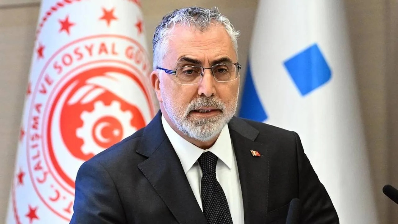 Çalışma ve Sosyal Güvenlik Bakanı Vedat Işıkhan, kamuda çalışan yaklaşık