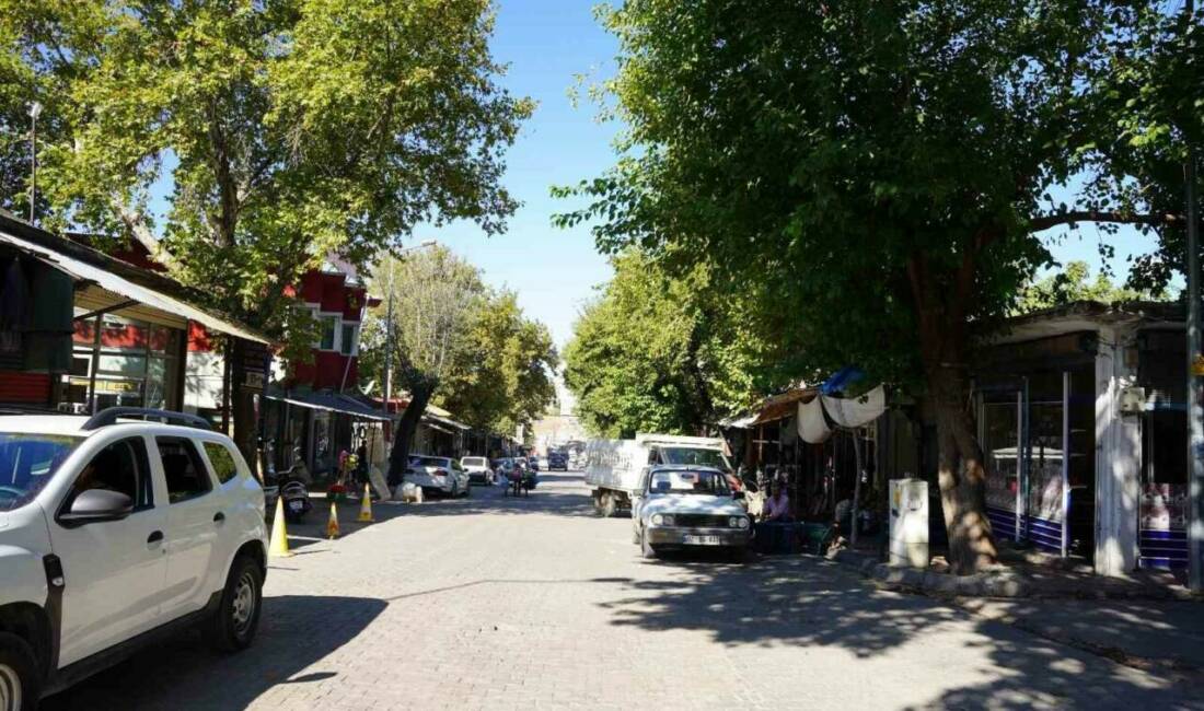 Adıyaman’ın Kahta ilçe Belediye Başkanı Mehmet Can Hallaç, Eski Çarşı