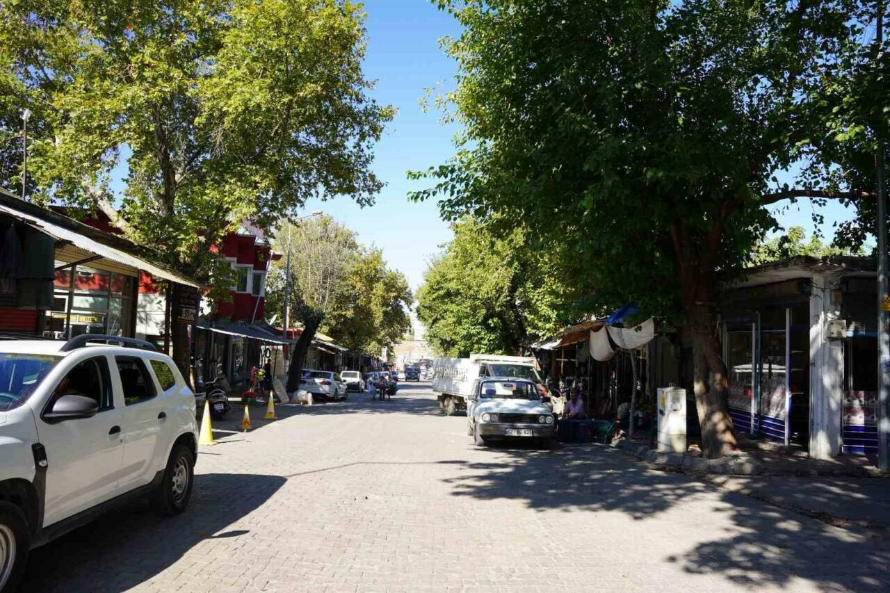 Adıyaman’ın Kahta ilçe Belediye Başkanı Mehmet Can Hallaç, Eski Çarşı