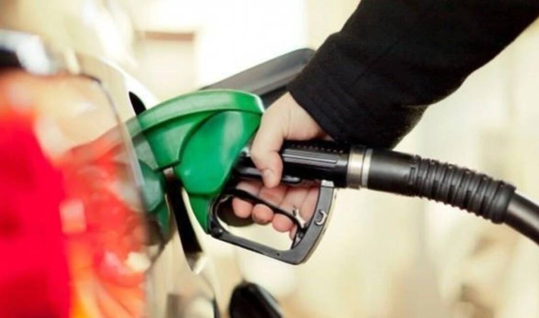 Akaryakıt fiyatlarında dalgalanmalar sürüyor. Döviz kurlarındaki artış ve Brent petrol