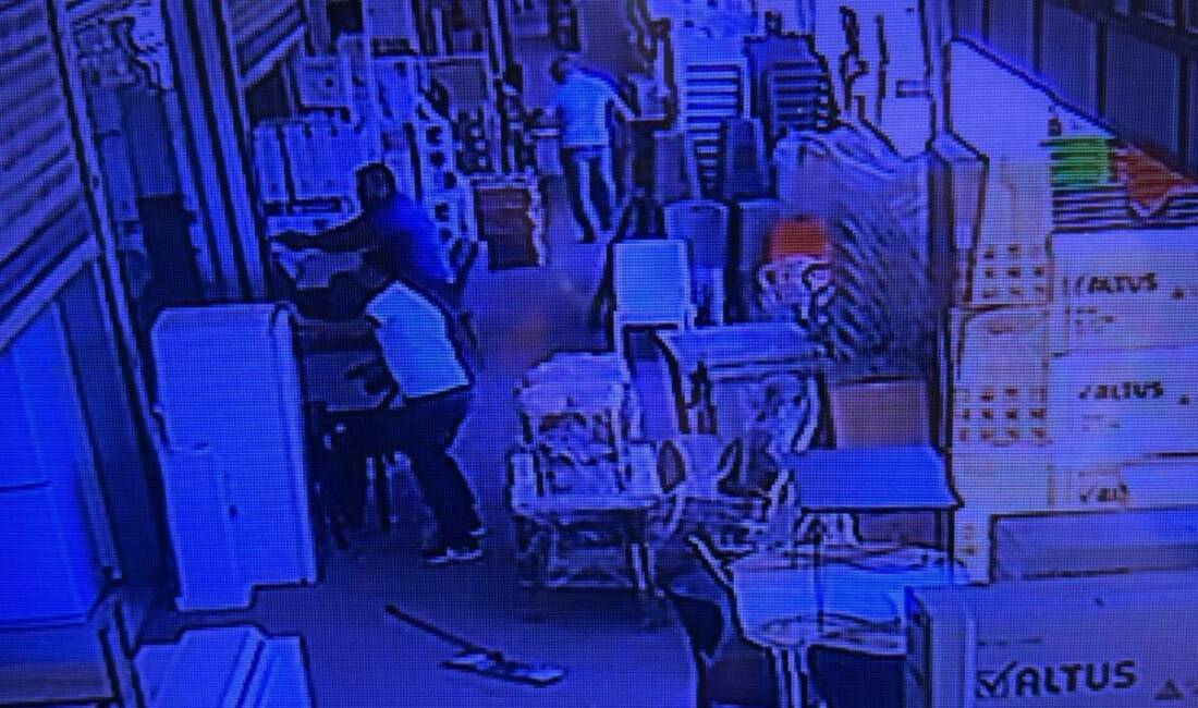Şanlıurfa’da çarşıda kuzenler arasında alacak-verecek nedeniyle çıkan silahlı kavgada 4