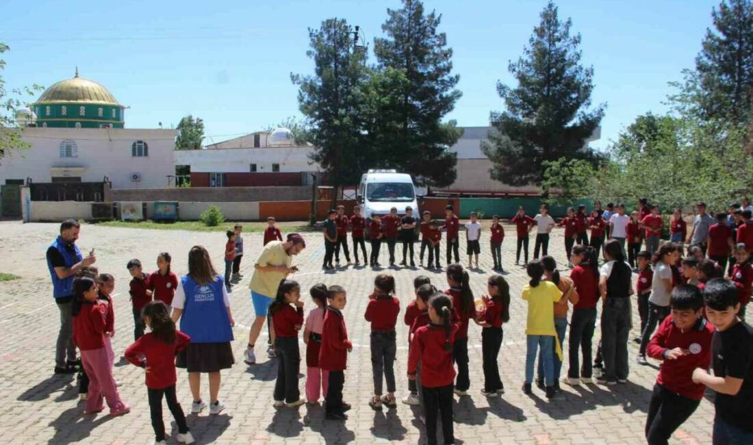 Şırnak’ın Cizre ilçesinde çocuklar, Gençlik ve Spor Bakanlığının "Merkezim Her
