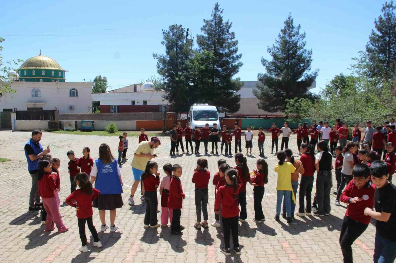 Şırnak’ın Cizre ilçesinde çocuklar, Gençlik ve Spor Bakanlığının "Merkezim Her