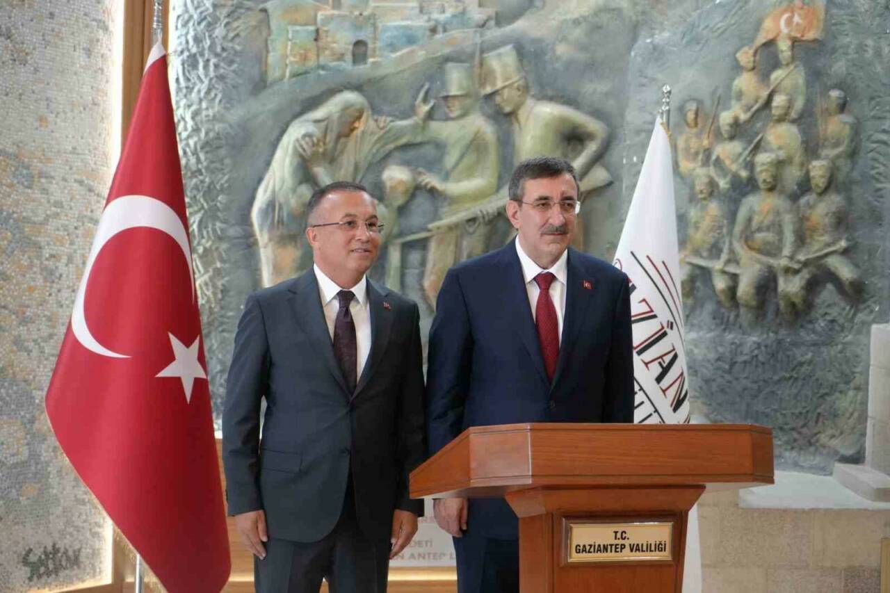 Cumhurbaşkanı Yardımcısı Cevdet Yılmaz, çeşitli programlara katılmak üzere Gaziantep’e geldi.